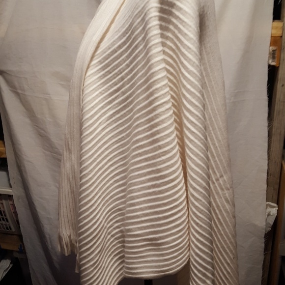 large Coldwater Creek cream color shaw - Picture 4 of 6